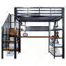 Cama alta metálica 140x200 - Secretária comprida, painel perfurado, várias prateleiras, luz LED, tomada Euro, grade alta - Preto