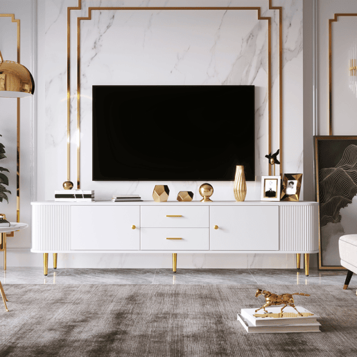 Móvel de TV 160 cm - Com gavetas, cantos arredondados, design ondulado nas laterais, puxadores e pés dourados - Branco