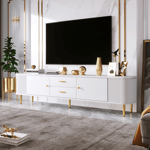 Móvel de TV 160 cm - Com gavetas, cantos arredondados, design ondulado nas laterais, puxadores e pés dourados - Branco