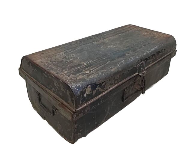 Maleta de metal acabado artesanal marrón 67x37x25h cm