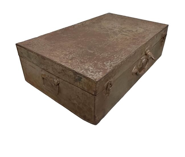Maleta de metal acabado artesanal marrón 67x37x25h cm