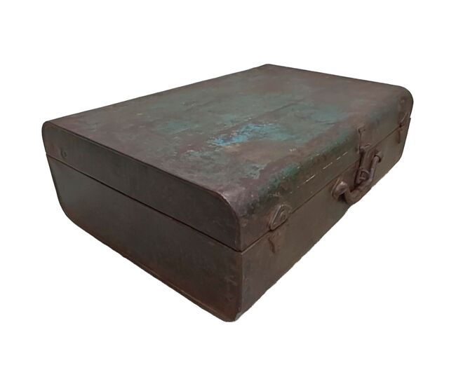 Maleta de metal acabado artesanal marrón 67x37x25h cm