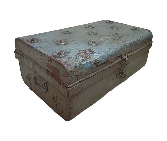 Maleta de metal acabado artesanal marrón 67x37x25h cm