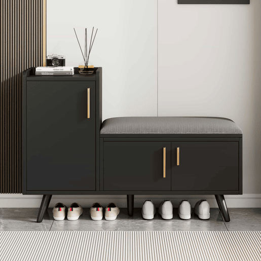 Banco de sapateiro 100 x 34 x 69 cm - moderno, com três portas de arrumação, puxadores metálicos assimétricos e vários níveis de organização - preto Banco de sapateiro 100 x 34 x 69 cm - moderno, com três portas de arrumação, puxadores metálicos assimétricos e vários níveis de organização - preto