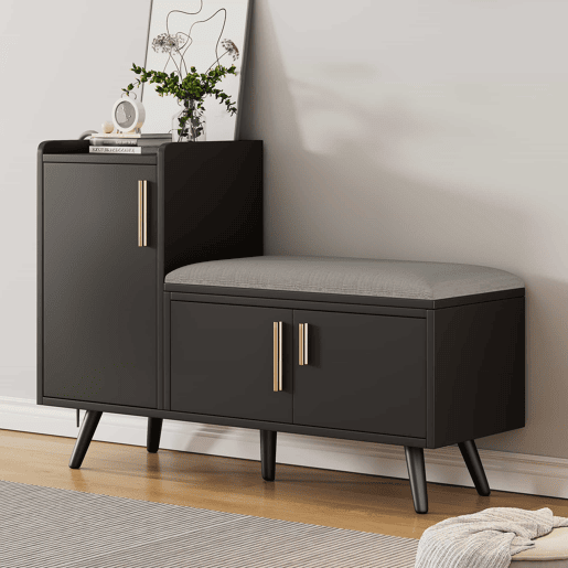 Banco de sapateiro 100 x 34 x 69 cm - moderno, com três portas de arrumação, puxadores metálicos assimétricos e vários níveis de organização - preto Banco de sapateiro 100 x 34 x 69 cm - moderno, com três portas de arrumação, puxadores metálicos assimétricos e vários níveis de organização - preto