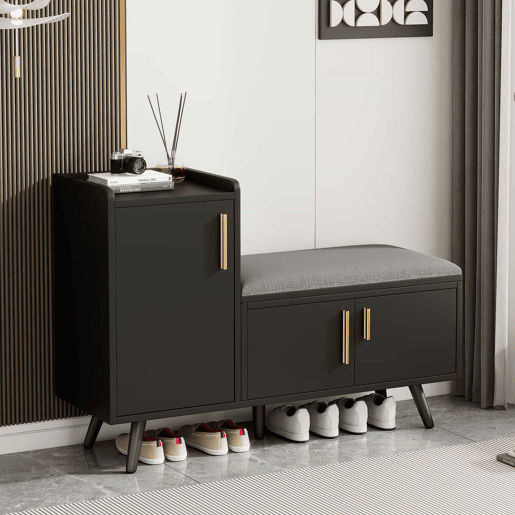 Banco de sapateiro 100 x 34 x 69 cm - moderno, com três portas de arrumação, puxadores metálicos assimétricos e vários níveis de organização - preto Banco de sapateiro 100 x 34 x 69 cm - moderno, com três portas de arrumação, puxadores metálicos assimétricos e vários níveis de organização - preto