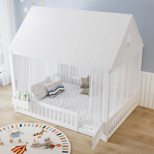 Cama individual infantil 140x200 - Detalhes na janela e no teto, cortinas brancas decorativas, pequeno espaço de arrumação - Branco Cama individual infantil 140x200 - Detalhes na janela e no teto, cortinas brancas decorativas, pequeno espaço de arrumação - Branco