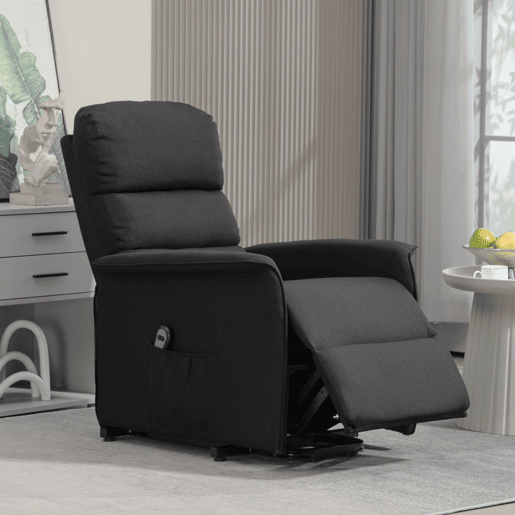 Poltrona elétrica reclinável com controle remoto e bolso lateral, estofada em linho preto.