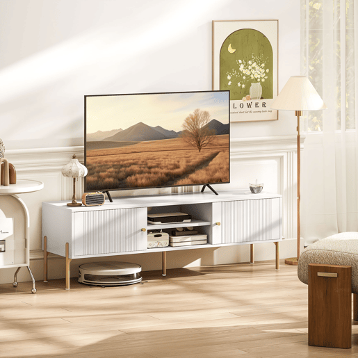 Móvel de TV moderno com 2 portas, 2 prateleiras abertas e orifícios para gerenciamento de cabos para TVs de 65 polegadas, 140 x 38 x 45,9 cm, branco. Móvel de TV moderno com 2 portas, 2 prateleiras abertas e orifícios para gerenciamento de cabos para TVs de 65 polegadas, 140 x 38 x 45,9 cm, branco.