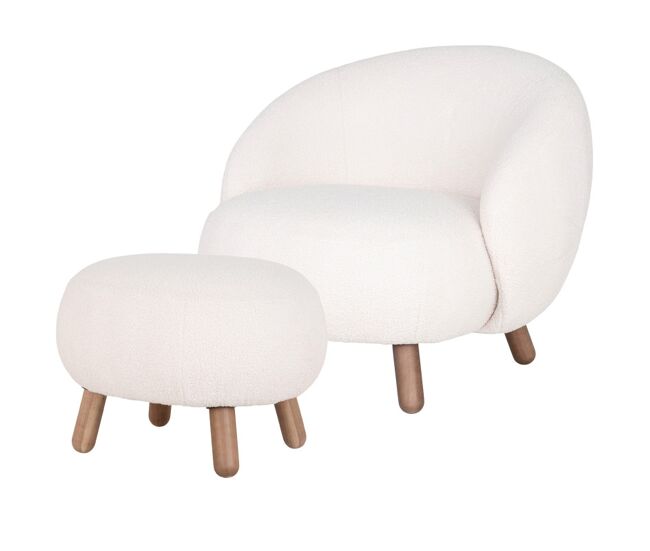 Sillón y reposapiés en tela bouclé color crudo y madera