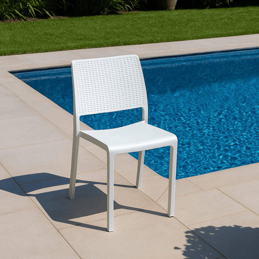 Cadeira para exterior de plástico