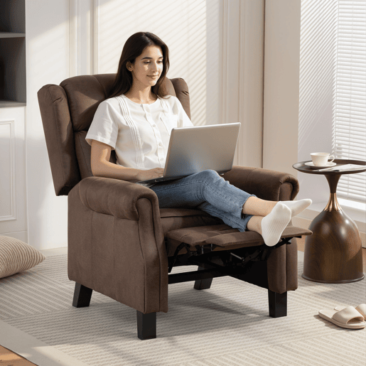 Poltrona reclinável manual Relax com abertura de até 155º, apoio para os pés, encosto alto e estofamento grosso na cor marrom. Poltrona reclinável manual Relax com abertura de até 155º, apoio para os pés, encosto alto e estofamento grosso na cor marrom.