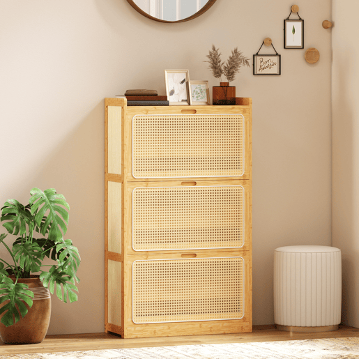 Sapateira estreita de bambu com 3 gavetas basculantes de rattan para 18 a 21 pares de sapatos, 69 x 29 x 119,8 cm, natural Sapateira estreita de bambu com 3 gavetas basculantes de rattan para 18 a 21 pares de sapatos, 69 x 29 x 119,8 cm, natural