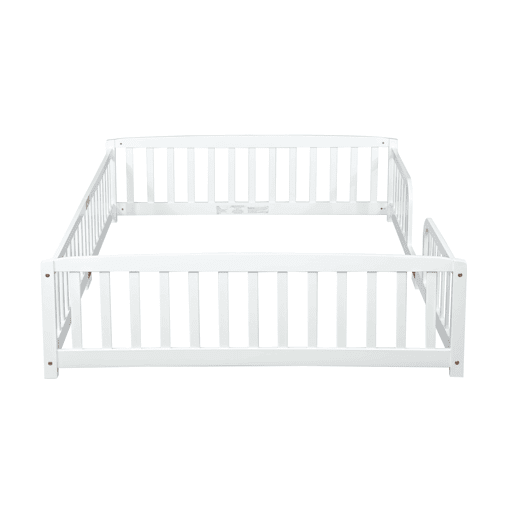 Cama infantil 140x200 cm - em madeira de pinho, com grades de segurança e acesso central - Branca