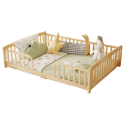 Cama Montessori 140 x 200 cm u2014 com grades de segurança e entrada central em madeira de pinho u2014 Natural