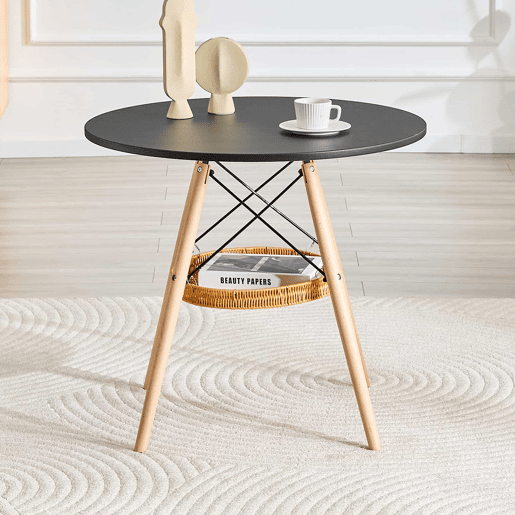 Mesa de jantar redonda Ø80 cm - tampo em MDF, pernas em madeira maciça e cesto de arrumação entrançado - preto e madeira Mesa de jantar redonda Ø80 cm - tampo em MDF, pernas em madeira maciça e cesto de arrumação entrançado - preto e madeira