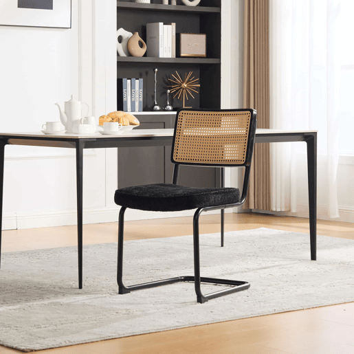Cadeira de jantar moderna em rattan - estrutura metálica preta, estilo vintage, encosto em rattan sintético e almofada de assento em chenille para cozinha, sala de estar e quarto - preta Cadeira de jantar moderna em rattan - estrutura metálica preta, estilo vintage, encosto em rattan sintético e almofada de assento em chenille para cozinha, sala de estar e quarto - preta