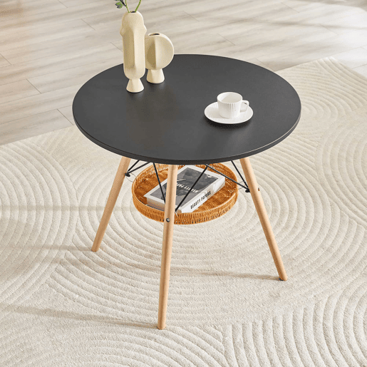 Mesa de jantar redonda Ø80 cm - tampo em MDF, pernas em madeira maciça e cesto de arrumação entrançado - preto e madeira Mesa de jantar redonda Ø80 cm - tampo em MDF, pernas em madeira maciça e cesto de arrumação entrançado - preto e madeira