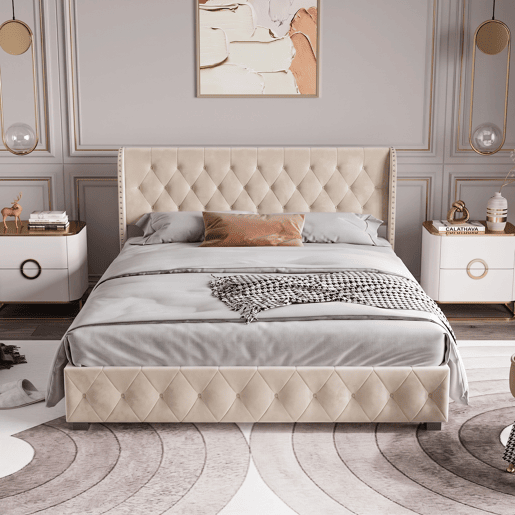 Cama de Casal 140x190 cm em Veludo Bege com Arrumação Hidráulica e Cabeceira com Detalhes em Tachas Cama de Casal 140x190 cm em Veludo Bege com Arrumação Hidráulica e Cabeceira com Detalhes em Tachas