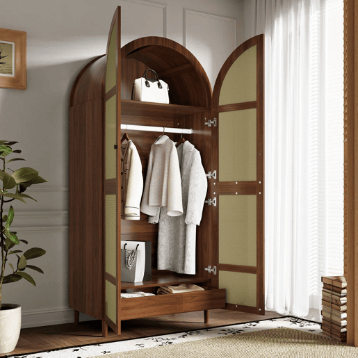 Roupeiro - Design com portas curvas, varão para pendurar roupa e gavetas, muito espaço de arrumação - Nogueira