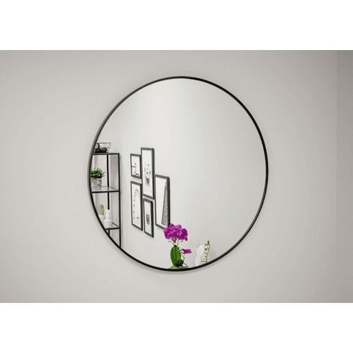 Espelho de parede em moldura metálica preta. Complemento perfeito para a casa de banho, corredor, provador, sala de estar e outras divisões. O kit também vem com um conjunto de parafusos com cavilhas. Espelho de parede em moldura metálica preta. Complemento perfeito para a casa de banho, corredor, provador, sala de estar e outras divisões. O kit também vem com um conjunto de parafusos com cavilhas.