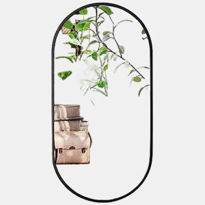 O espelho oval com moldura em alumínio é adequado para qualquer divisão, incluindo a casa de banho. Os laços de montagem permitem que o espelho seja pendurado horizontal e verticalmente.