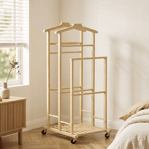 HOMCOM Galã de Noite em Bambu, Cabideiro com Rodas, Barras para Roupa, Suporte para Calças, Bandeja e Prateleira Inferior, Ideal para Quarto, 41x50x105 cm, Natural HOMCOM Galã de Noite em Bambu, Cabideiro com Rodas, Barras para Roupa, Suporte para Calças, Bandeja e Prateleira Inferior, Ideal para Quarto, 41x50x105 cm, Natural