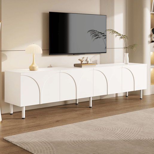 Móvel de TV tipo lowboard u2014 linhas curvas tridimensionais, 4 portas, duplo espaço de arrumação, pés metálicos - branco Móvel de TV tipo lowboard u2014 linhas curvas tridimensionais, 4 portas, duplo espaço de arrumação, pés metálicos - branco