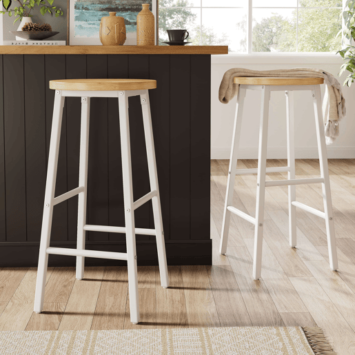 Bancos de bar de 63 cm - assento com efeito de madeira, capacidade de carga de 150 kg, apoio para os pés duplo e pernas ajustáveis - Branco Bancos de bar de 63 cm - assento com efeito de madeira, capacidade de carga de 150 kg, apoio para os pés duplo e pernas ajustáveis - Branco