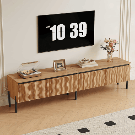 Móvel de TV - com 4 portas onduladas, espaço de arrumação fechado e passacables, pés metálicos - Natural Móvel de TV - com 4 portas onduladas, espaço de arrumação fechado e passacables, pés metálicos - Natural