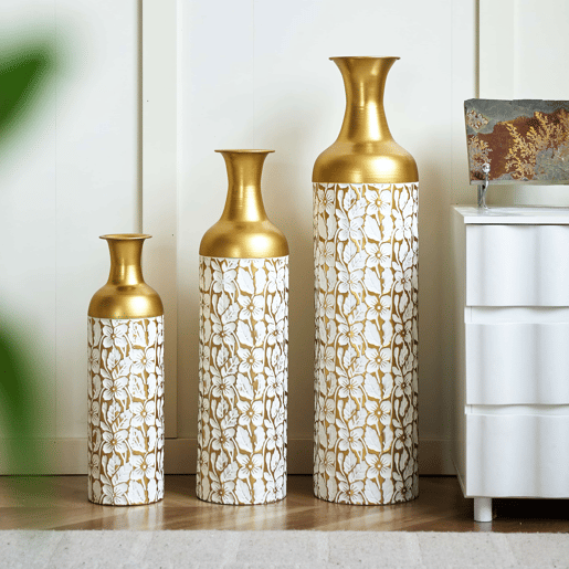 Conjunto de 3 vasos de chão 506685 cm - Decorativos em metal com padrão floral para a sala, interior e jardim - Dourado e branco