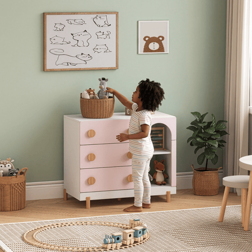 Cómoda infantil Vaarentaa com 3 gavetas + 2 compartimentos 79x41x66 cm BrancoRosa en.casa Cómoda infantil Vaarentaa com 3 gavetas + 2 compartimentos 79x41x66 cm BrancoRosa en.casa