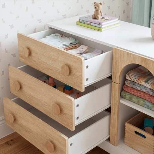 Cómoda infantil Vaarentaa com 3 gavetas + 2 compartimentos 79x41x66 cm BrancoEfeito carvalho en.casa Cómoda infantil Vaarentaa com 3 gavetas + 2 compartimentos 79x41x66 cm BrancoEfeito carvalho en.casa