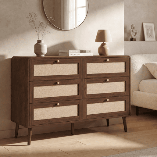 Cómoda de 120 cm u2013 6 gavetas, rattan, veios de madeira, cantos arredondados e pés elevados u2013 Nogueira Cómoda de 120 cm u2013 6 gavetas, rattan, veios de madeira, cantos arredondados e pés elevados u2013 Nogueira