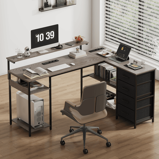 Secretária de Escritório em L com Suporte para Monitor, Tomadas Integradas e 4 Gavetas, Estilo Industrial Madeira e Metal Cinzento Secretária de Escritório em L com Suporte para Monitor, Tomadas Integradas e 4 Gavetas, Estilo Industrial Madeira e Metal Cinzento