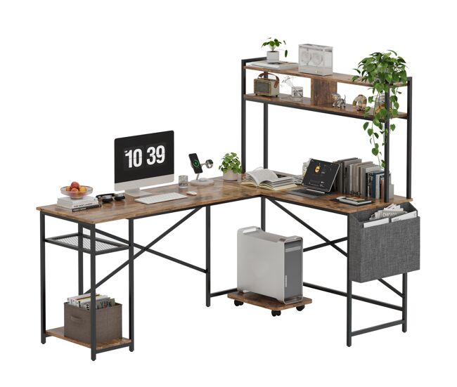 Mesa de escritorio en l estilo industrial con monitor y enchufes madera y metal