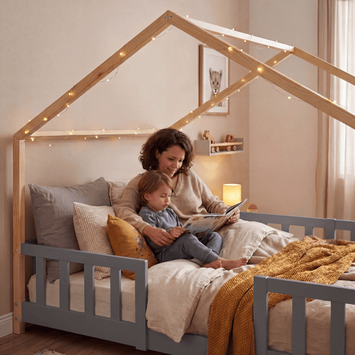 Cama de criança Treviolo forma de casa pinho + colchón 140x200 cm - Cinzento claro  Natural en.casa