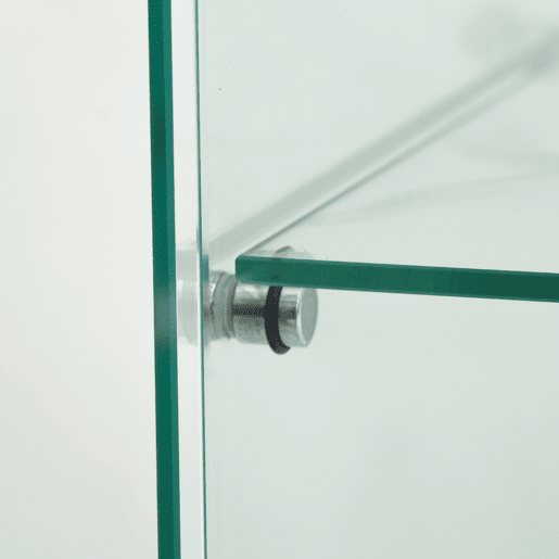 A vitrine de vidro com porta dupla é equipada com iluminação LED e é ideal para exibir vinhos finos e objetos de coleção possui um acabamento branco brilhante