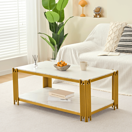 Mesa de centro 114 x 64 x 46 cm - retangular com pés de metal e tampo com efeito mármore, mobiliário moderno - branco e dourado Mesa de centro 114 x 64 x 46 cm - retangular com pés de metal e tampo com efeito mármore, mobiliário moderno - branco e dourado
