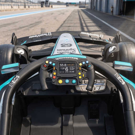 AIYAPLAY Kart Elétrico Infantil Mercedes-AMG PETRONAS F1 12 V com Comando 2,4G, 2 Motores, Suspensão Traseira, Luzes LED, Música, 3-5 Anos, Preto