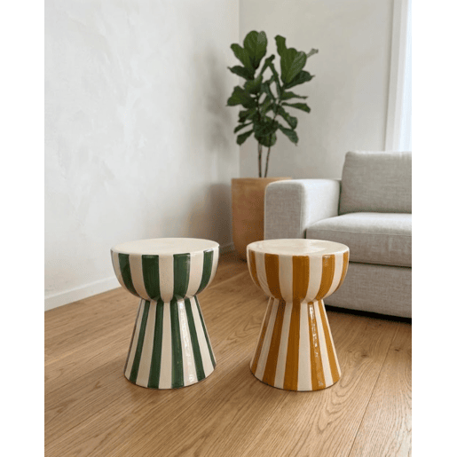 Banco banqueta de cerâmica na cor begeverde Banco banqueta de cerâmica na cor begeverde