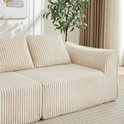 Sofá minimalista de 6 lugares - linhas fluidas e curvas, encosto ligeiramente inclinado, 6 almofadas - Bege Sofá minimalista de 6 lugares - linhas fluidas e curvas, encosto ligeiramente inclinado, 6 almofadas - Bege