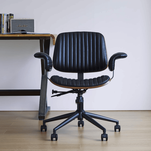 Cadeira de escritório 73 × 59 × 87 cm - ergonómica em pele com rodas, apoios de braços em carvalho, altura ajustável e rotação de 360° - Preta Cadeira de escritório 73 × 59 × 87 cm - ergonómica em pele com rodas, apoios de braços em carvalho, altura ajustável e rotação de 360° - Preta