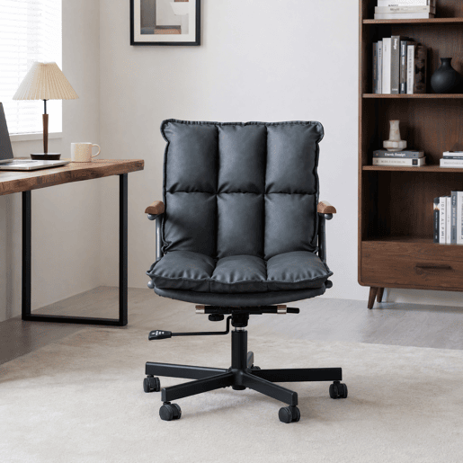 Cadeira de escritório - ergonómica, em pele, com rodas, apoios de braços em carvalho, altura ajustável e rotação de 360° - Preta Cadeira de escritório - ergonómica, em pele, com rodas, apoios de braços em carvalho, altura ajustável e rotação de 360° - Preta