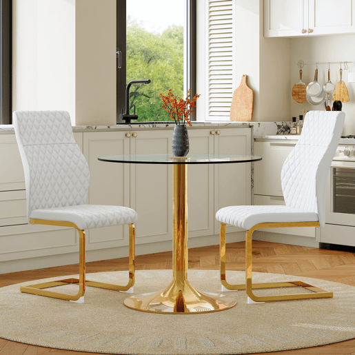Conjunto mesa e cadeiras jantar Ø85 cm - Mesa redonda de vidro temperado com estrutura dourada e 2 cadeiras modernas PU com encosto acolchoado em losangos - Branco, dourado e transparente Conjunto mesa e cadeiras jantar Ø85 cm - Mesa redonda de vidro temperado com estrutura dourada e 2 cadeiras modernas PU com encosto acolchoado em losangos - Branco, dourado e transparente
