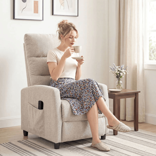 HOMCOM Poltrona de Massagem, Poltrona Relax Reclinável 160° com Comando, Apoio para Pés, 2 Zonas de Massagem, Encosto Alto, Assento com Molas, Bolsos, Estofada em Chenille, 66x91x108 cm Creme HOMCOM Poltrona de Massagem, Poltrona Relax Reclinável 160° com Comando, Apoio para Pés, 2 Zonas de Massagem, Encosto Alto, Assento com Molas, Bolsos, Estofada em Chenille, 66x91x108 cm Creme