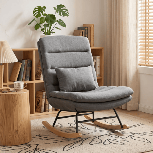 HOMCOM Cadeira de Baloiço em Linho com Almofada Lombar, Encosto Alto e Assento Largo de 72 cm, Dupla Camada, para Sala ou Quarto, Cinzento Claro HOMCOM Cadeira de Baloiço em Linho com Almofada Lombar, Encosto Alto e Assento Largo de 72 cm, Dupla Camada, para Sala ou Quarto, Cinzento Claro