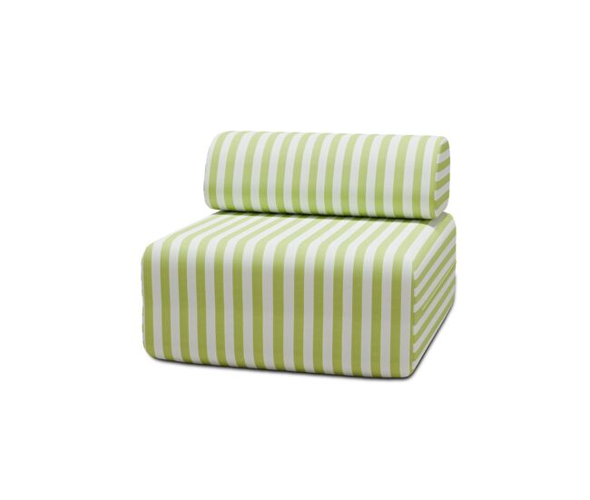 Sillón de exterior a rayas, práctico y cómodo para la terraza