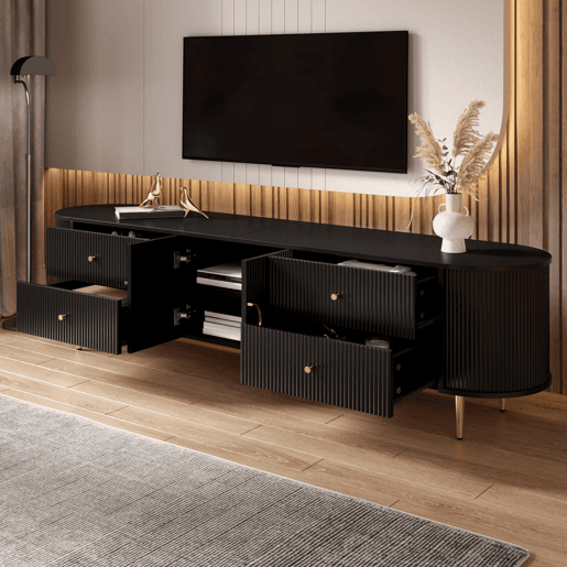 Móvel de TV tipo lowboard sem dimensões específicas - estrutura ondulada em 3D, bordas arredondadas, MDF, puxadores em alumínio, pés em ferro, prateleira fixa, passagem de cabos - preto Móvel de TV tipo lowboard sem dimensões específicas - estrutura ondulada em 3D, bordas arredondadas, MDF, puxadores em alumínio, pés em ferro, prateleira fixa, passagem de cabos - preto