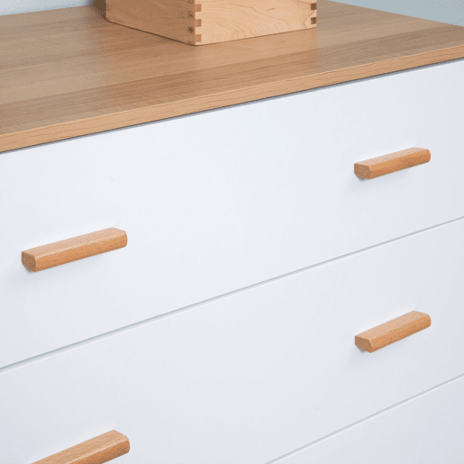 HOMCOM Cómoda de Madeira com 3 Gavetas Armário Auxiliar de Armazenamento Moderna com Pés Elevados para Dormitório Sala de Estar 80x39x80cm Branco e Madeira Natural HOMCOM Cómoda de Madeira com 3 Gavetas Armário Auxiliar de Armazenamento Moderna com Pés Elevados para Dormitório Sala de Estar 80x39x80cm Branco e Madeira Natural